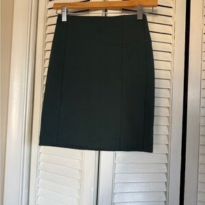 Lululemon &go Cityfarer skirt in dark fuel green